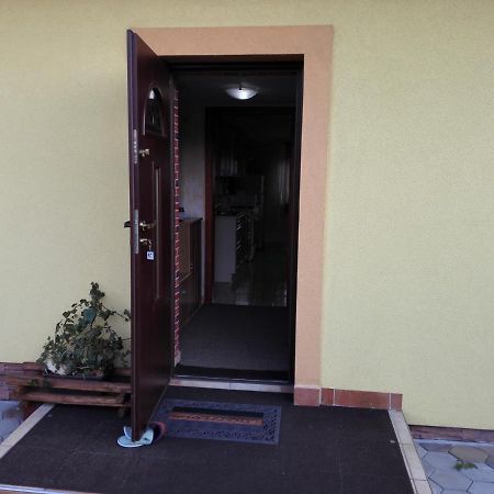 Apartman Slnecnica Lägenhet Poprad Exteriör bild